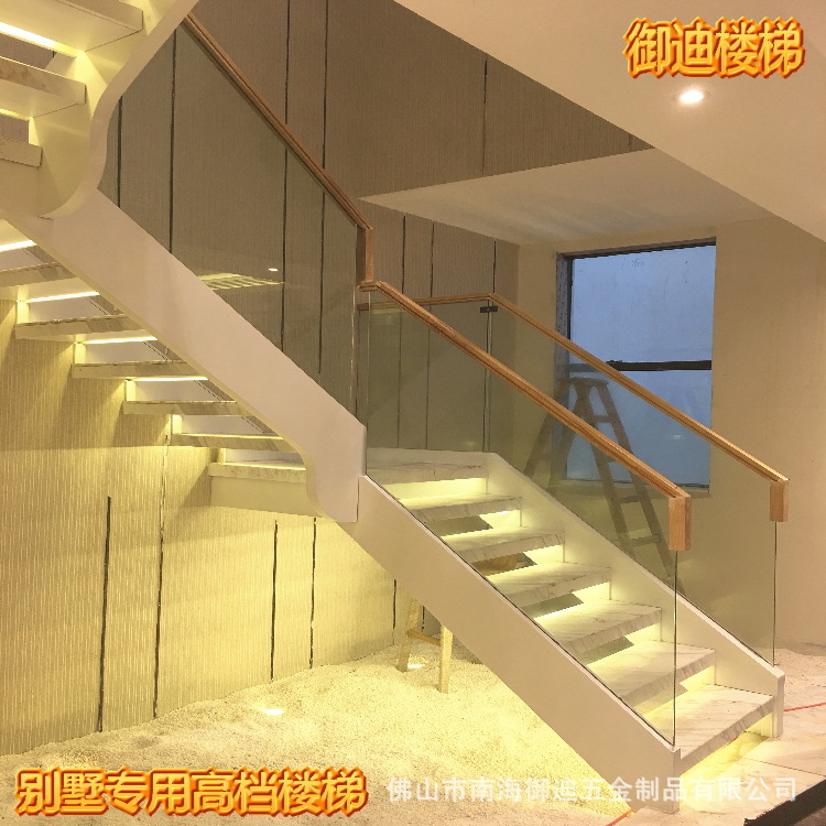 别墅楼梯玻璃扶手 方管直楼梯扶手 木踏板简约中式新