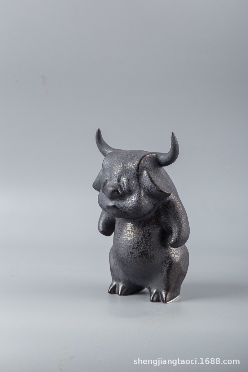 景德镇陶瓷雕刻黑色釉梦游牛茶宠纯手工家居样板间书房创意牛摆件
