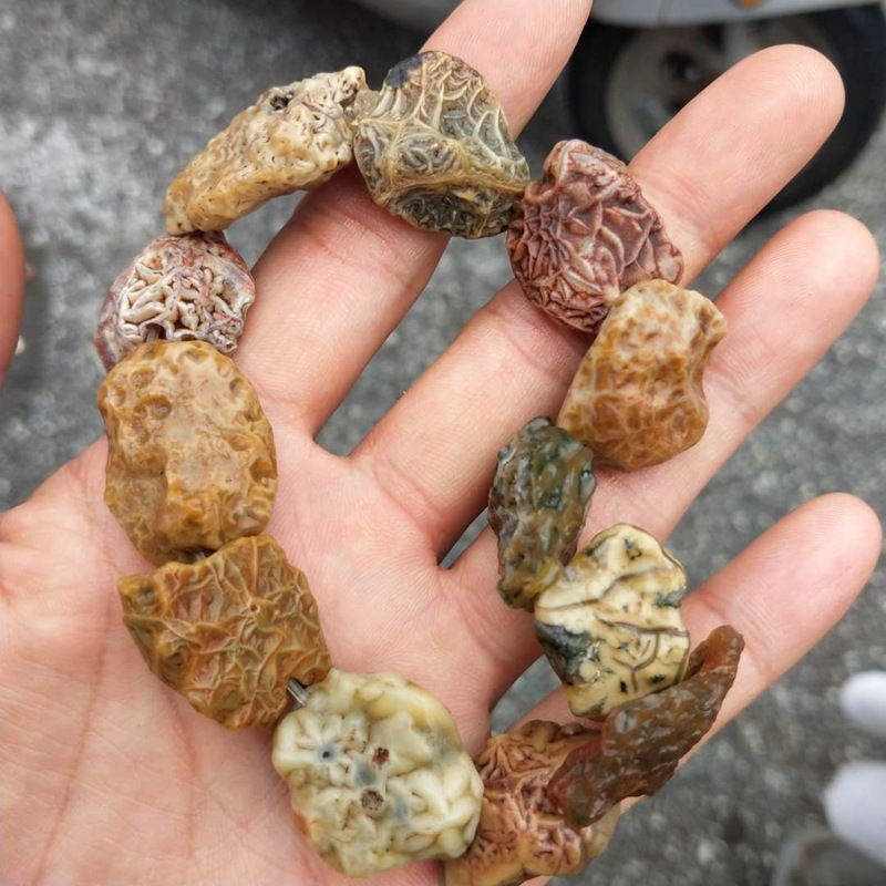 批发新疆内蒙阿拉善戈壁原石玛瑙手链筋脉石随形手串一图一物随机