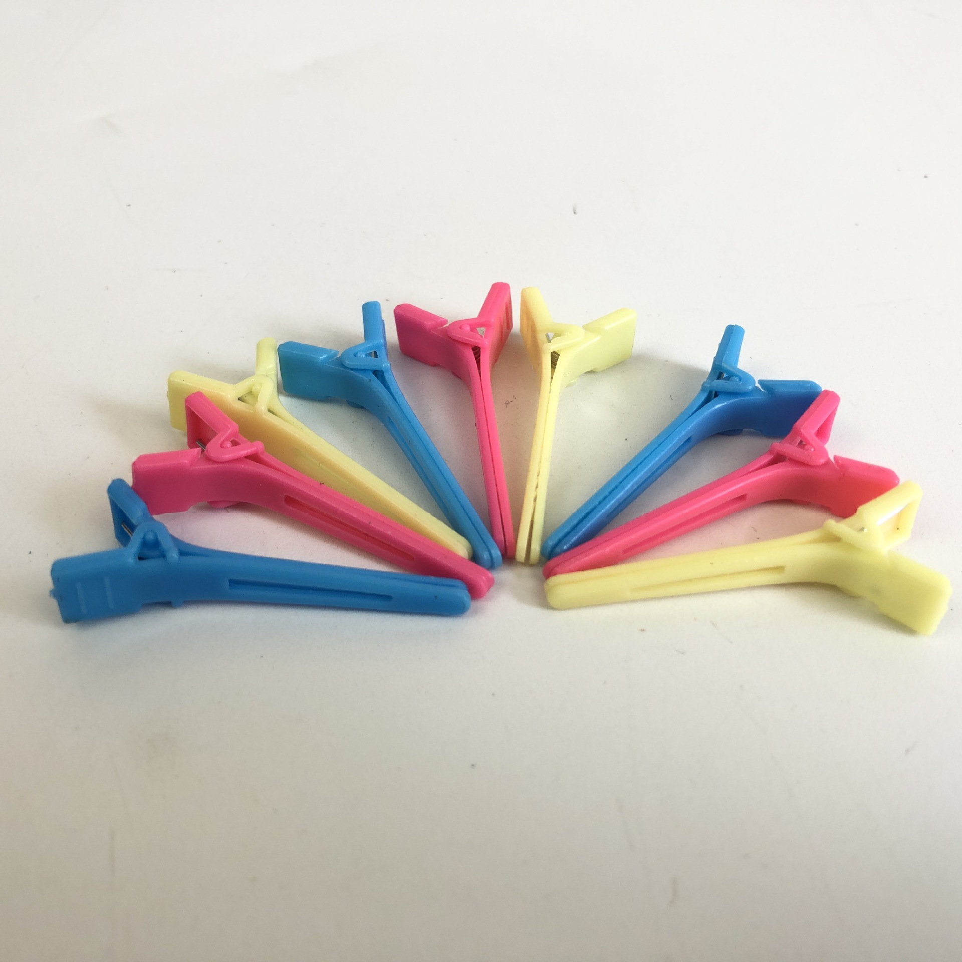 塑料鸭嘴夹头发造型定位夹 鳄鱼夹 长嘴夹小号扁平烫染美发夹子