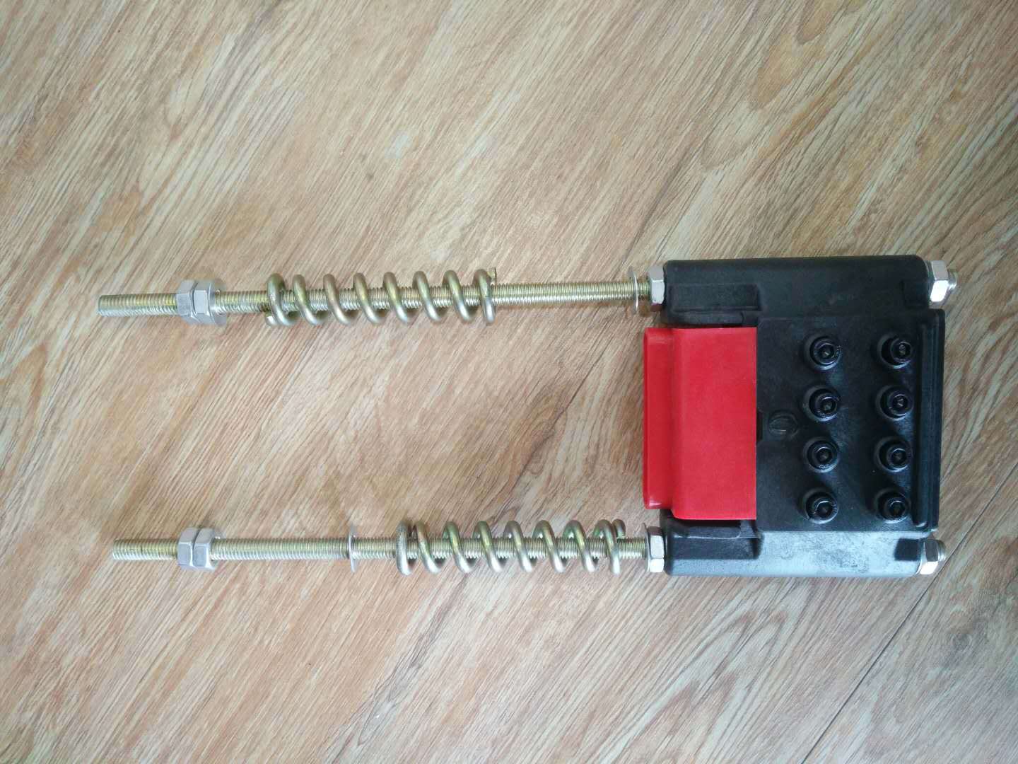 无接缝滑触线拉紧器四极河南矿山矿源