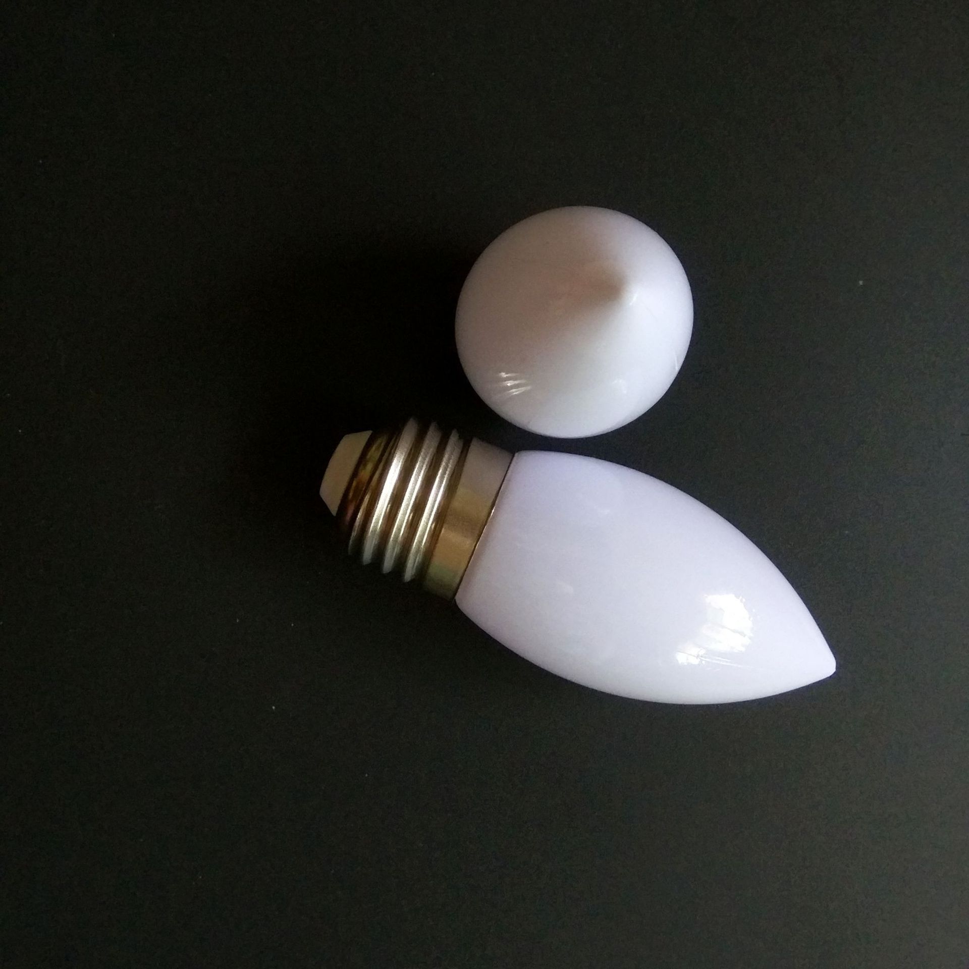 厂家批发led彩色灯泡节能一体全亮喜庆红灯e27led电蜡烛灯泡