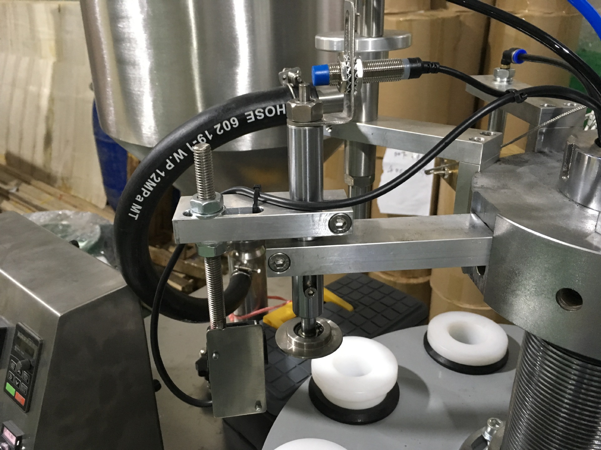 直销半自动灌装封尾机 软管铝塑管灌装封尾 补墙膏灌装封尾包装机