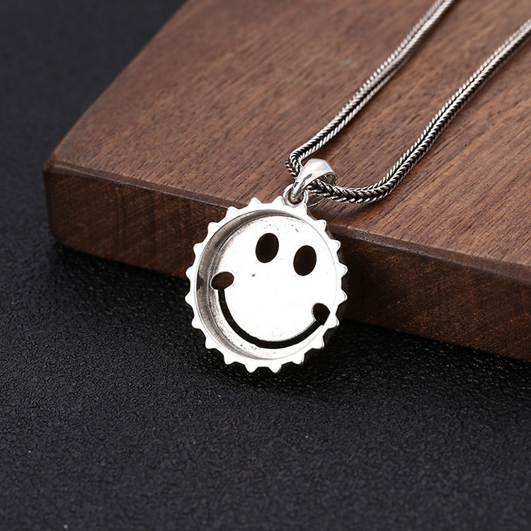 s925纯银饰品泰银韩版时尚潮流个性可乐瓶盖笑脸项链男女款吊坠