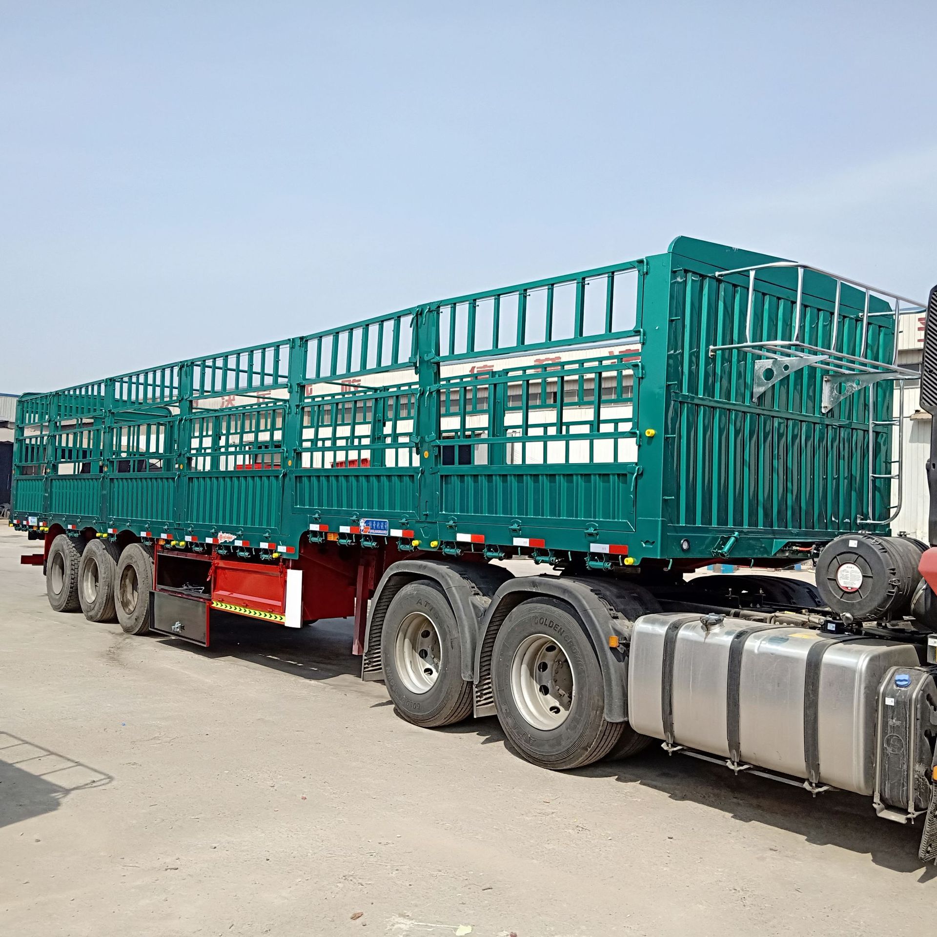 厂家定做 轻型半挂车13米高栏挂车 仓栏半挂车 对开门仓栏半挂车