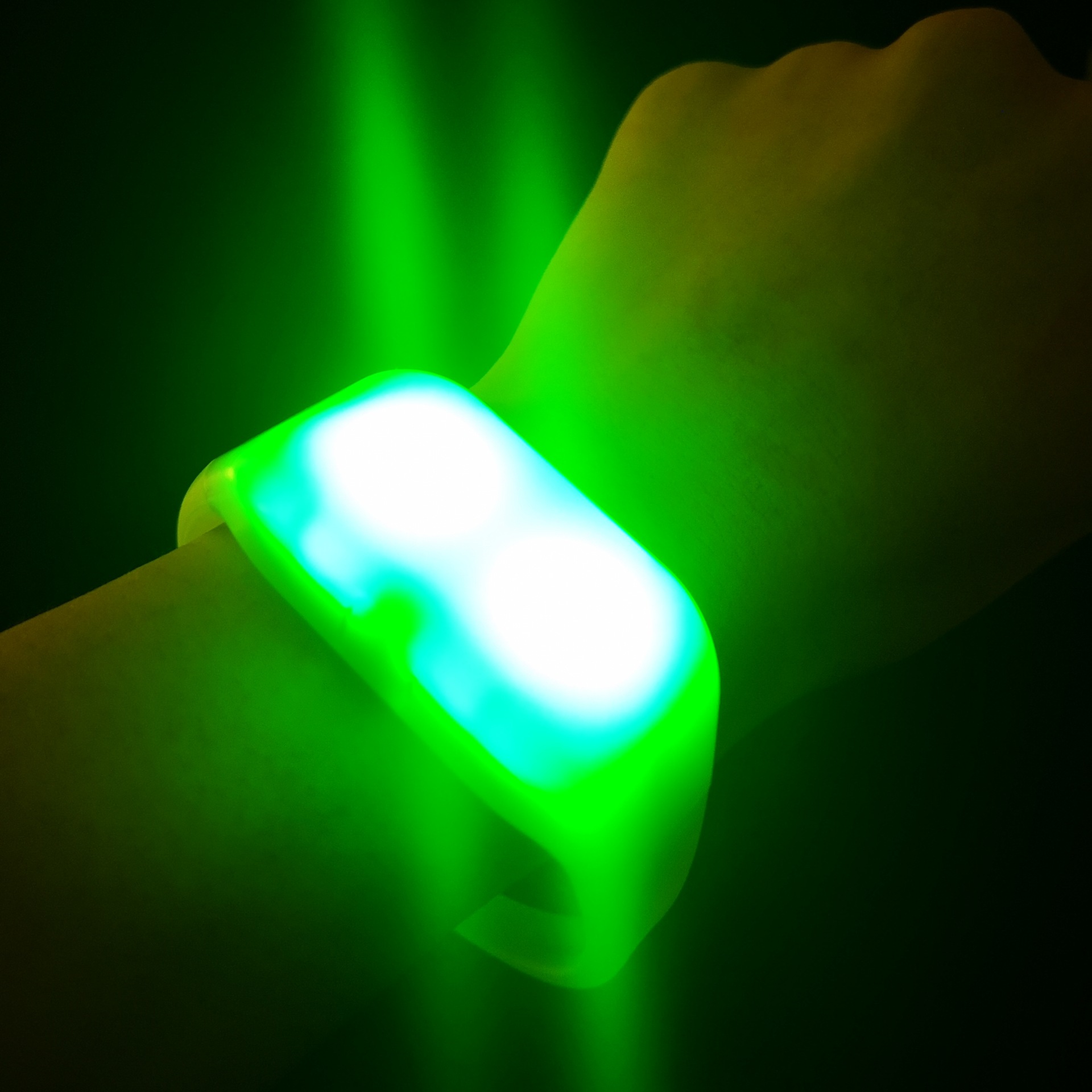 圣诞节硅胶led发光手环 遥控夜光手环演唱会酒吧气氛道具用品-阿里巴