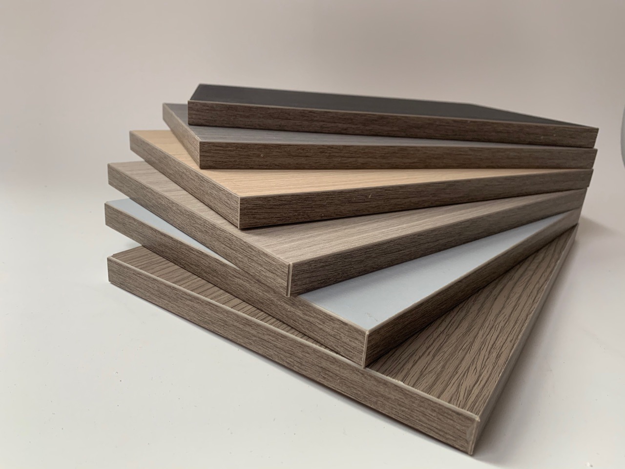 福建高密度高贴膜木纹pvc板橱柜浴室柜地面雪弗发泡板建材可用