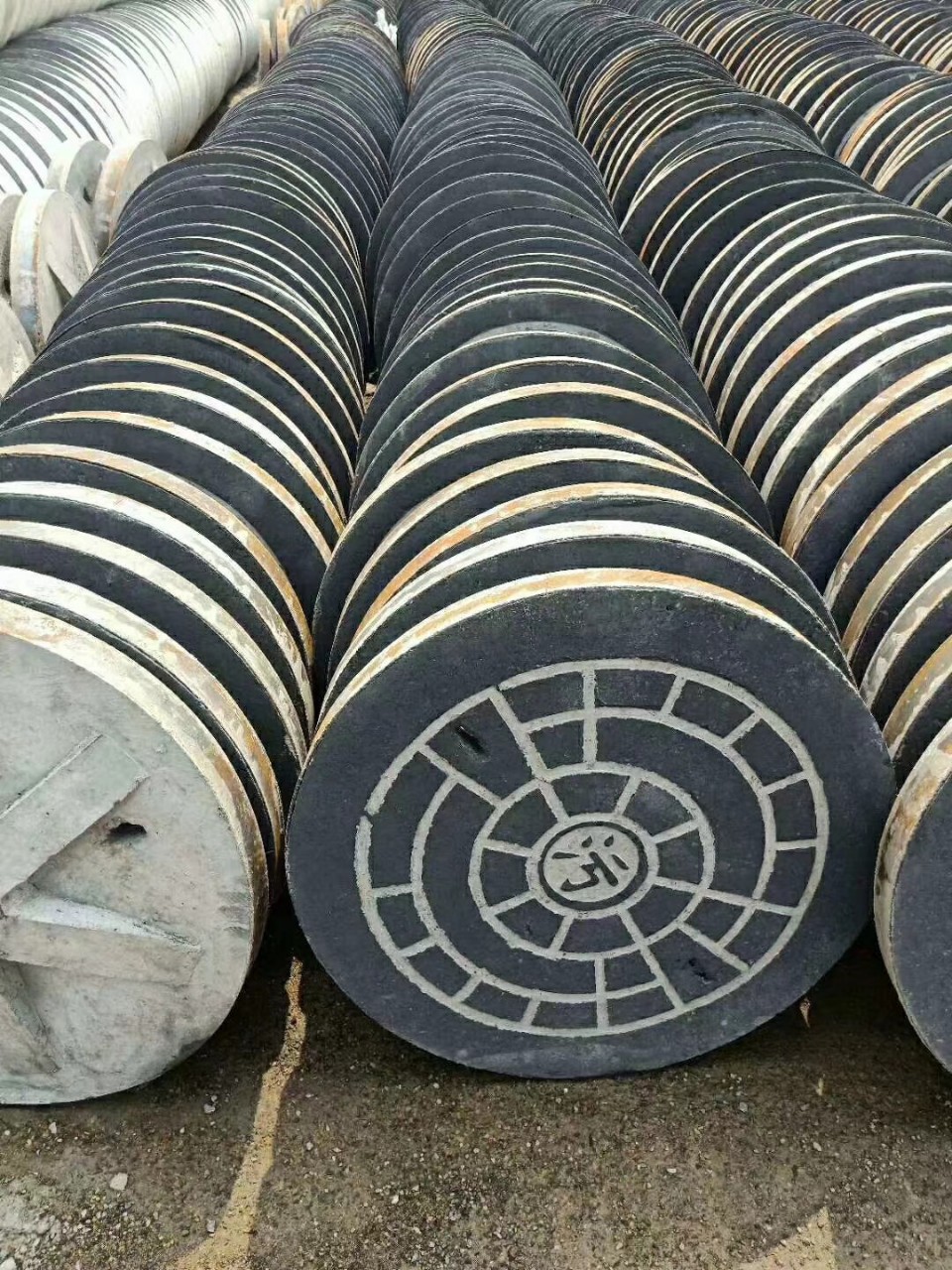 厂家直销钢边重700圆形钢纤维井盖批发市政水泥井盖·小区外网工