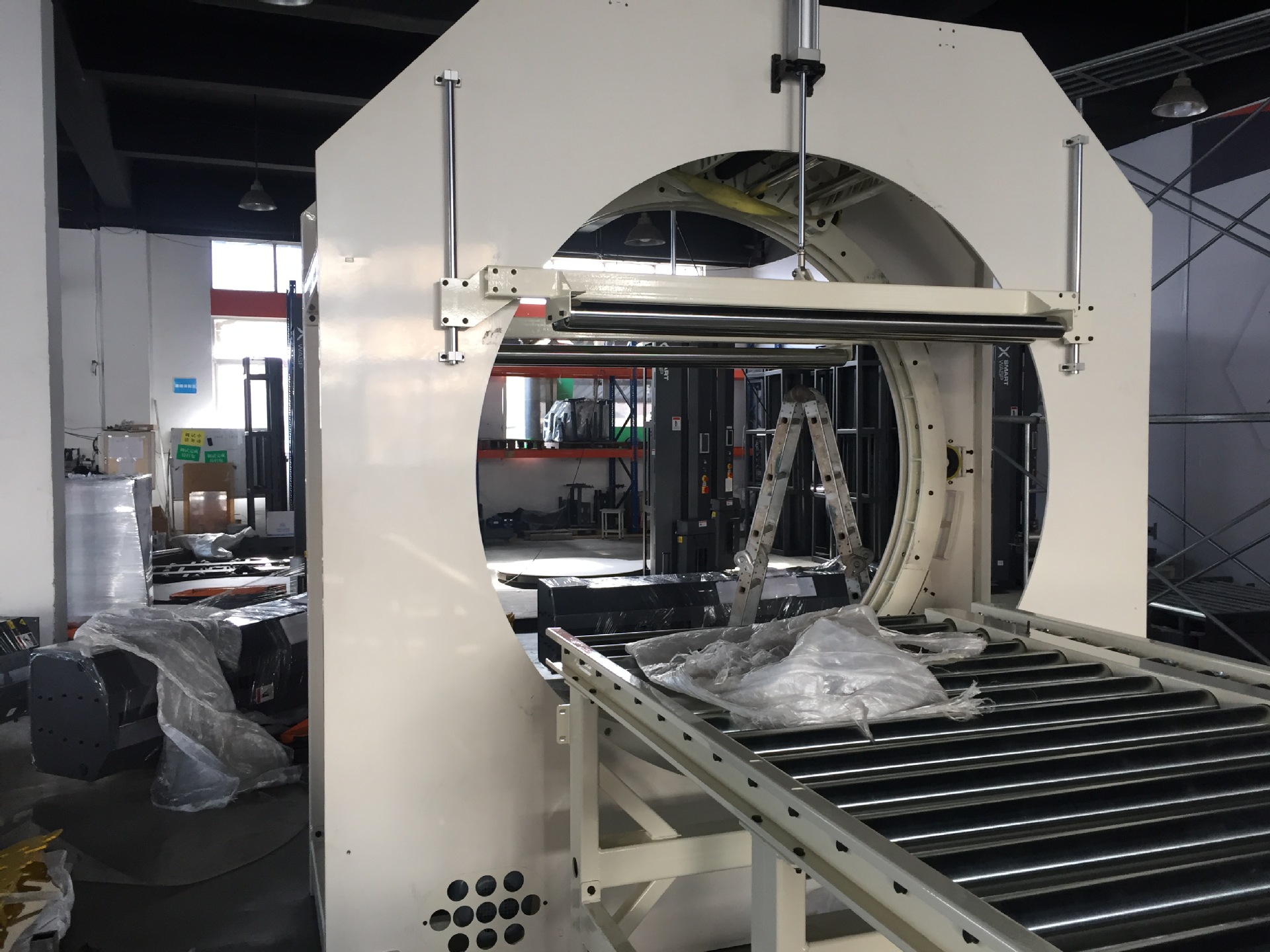 pe膜缠绕机胶带缠绕机全自动缠绕机自走式缠绕机