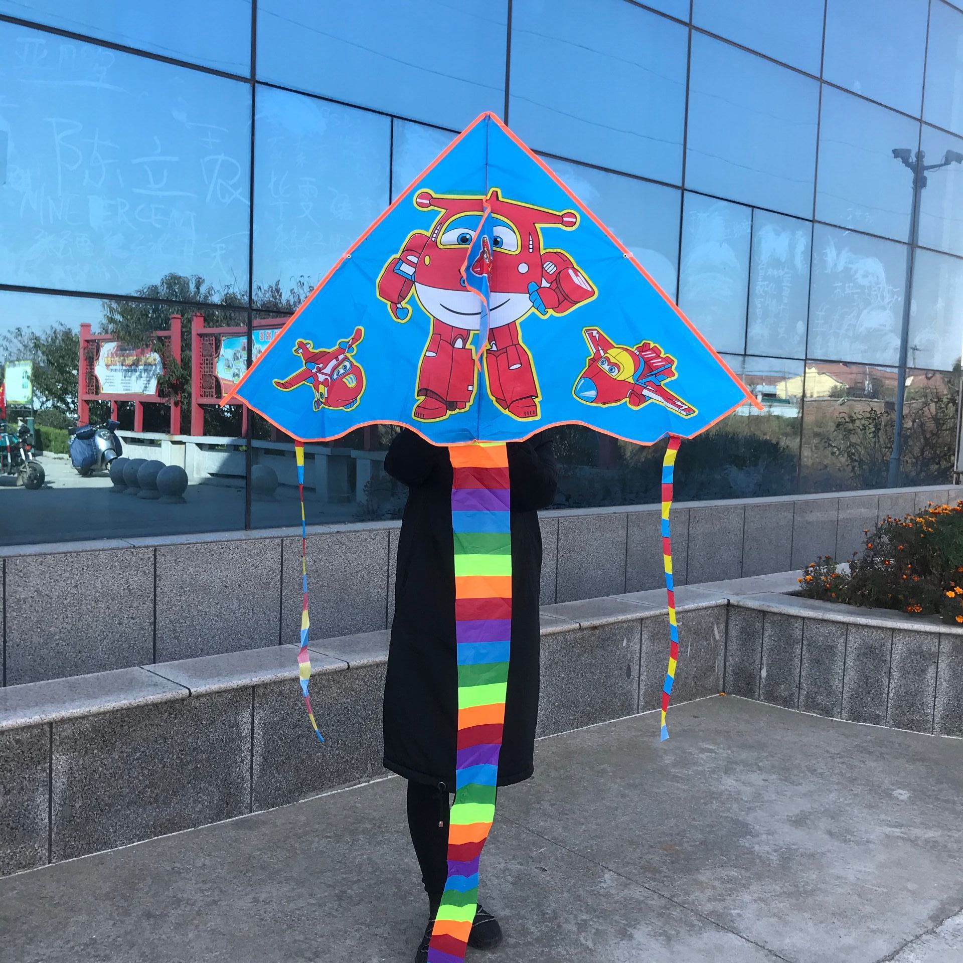 潍坊卡通风筝新款亮布热印格子布弯边三角风筝儿童风筝网红风筝