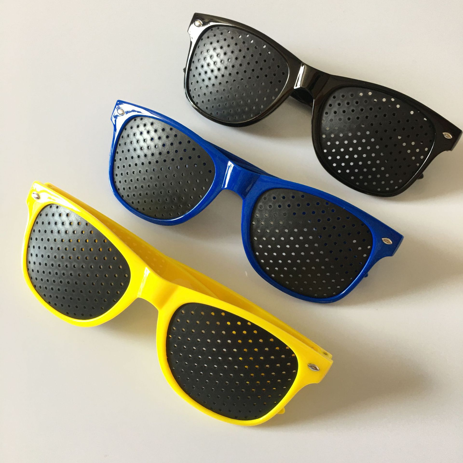 针孔小孔眼镜速卖通热销米钉款塑料太阳镜缓解视力近视眼镜批发