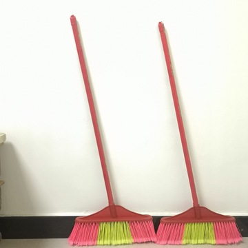 厂家直销环卫学校食堂厂区木把大五排双色高弹力开毛硬丝塑料扫把