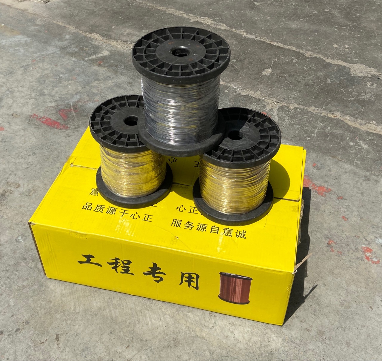 镀锌吊线钢丝电梯放线黑钢丝线工程线坠塑料轴钢线05毫米现货