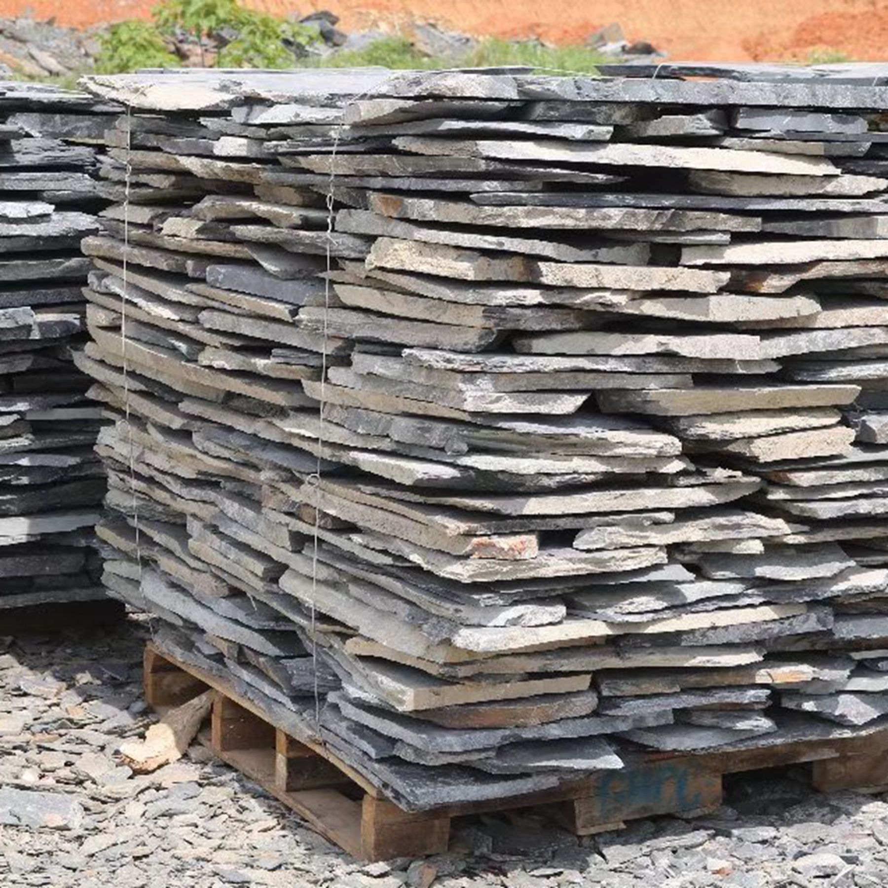 厂家直销碎拼石乱型石 不规则青石板公园铺路仿古文化石碎拼板岩