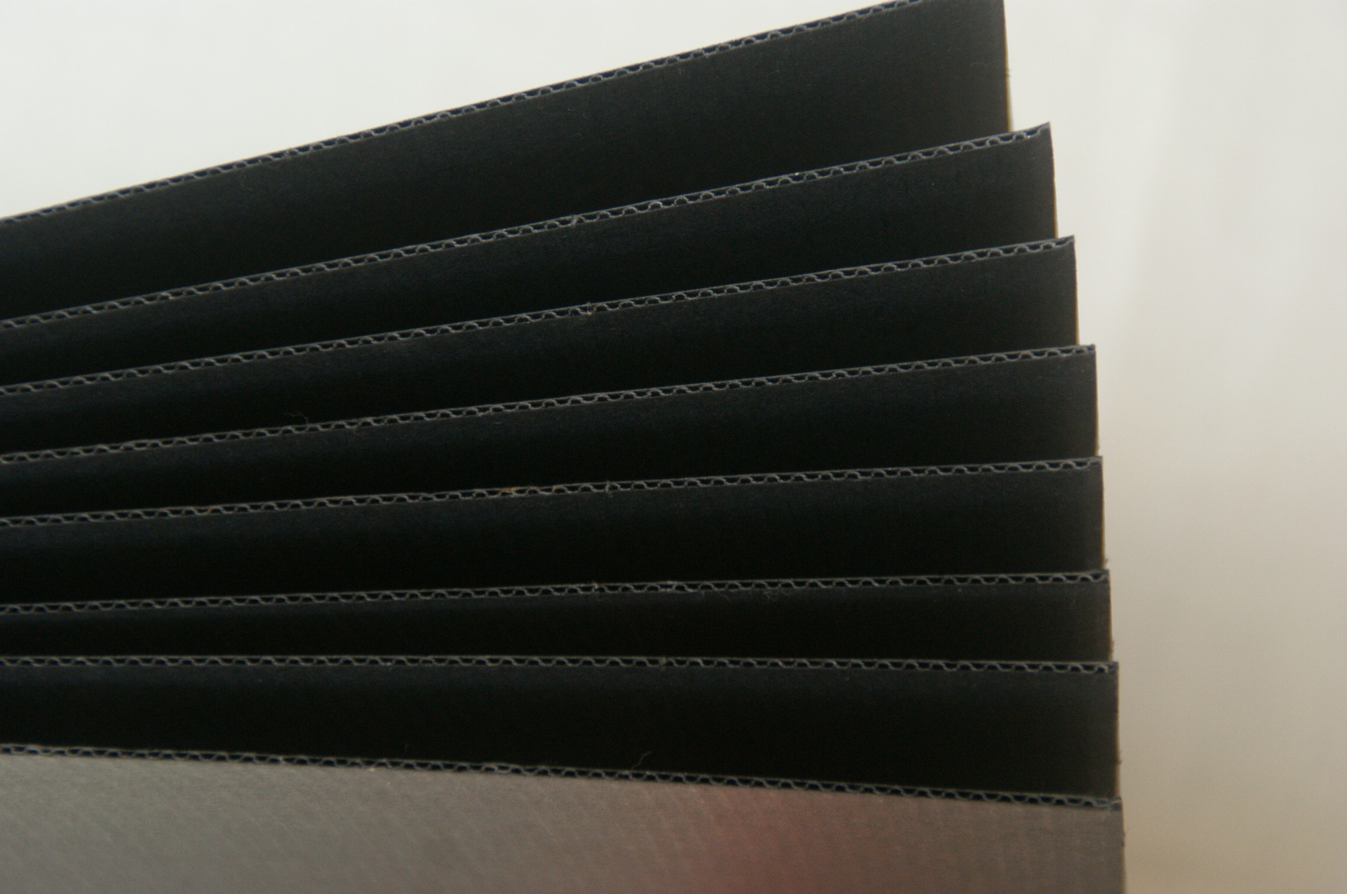 三层黑色e坑瓦楞坑纸板化妆品内衬黑色飞机盒-阿里巴巴