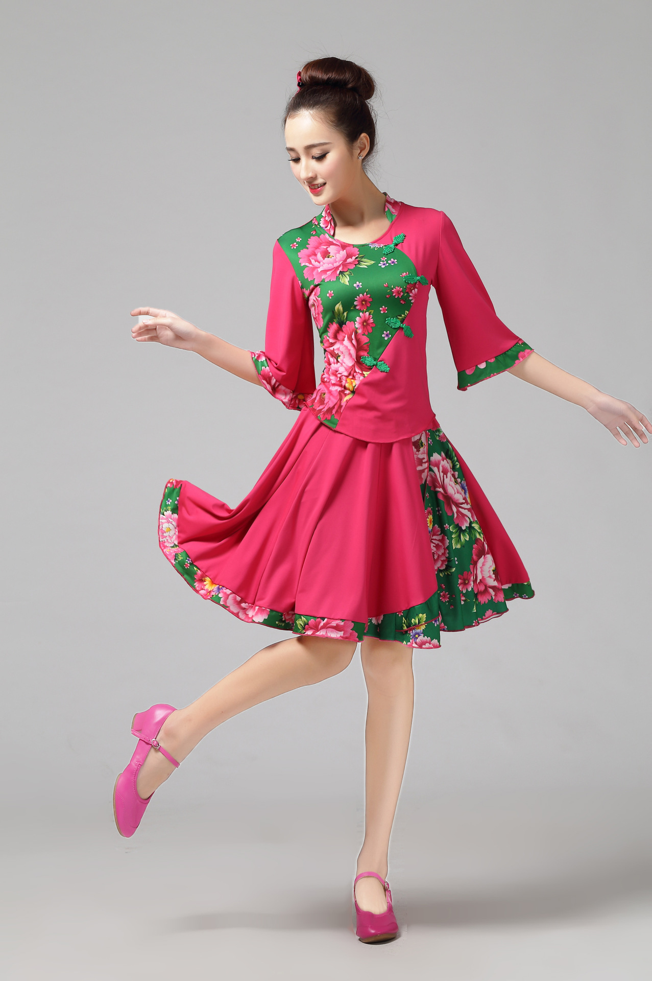 中老年广场舞服装舞蹈服女套装东北大花灯笼裤子广场舞名族风套裙