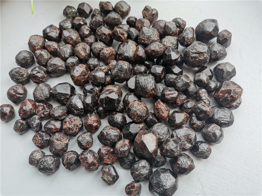 天然石榴石原石大颗粒原矿把玩标本鱼缸石能量石