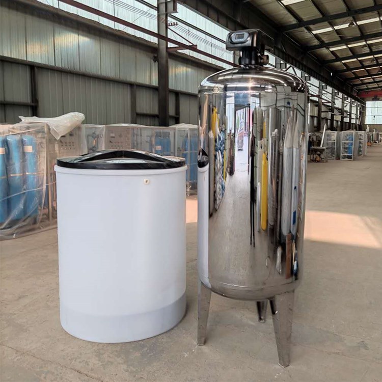 河南除钙镁离子软水器不锈钢过滤器10吨锅炉软水器树脂软化器