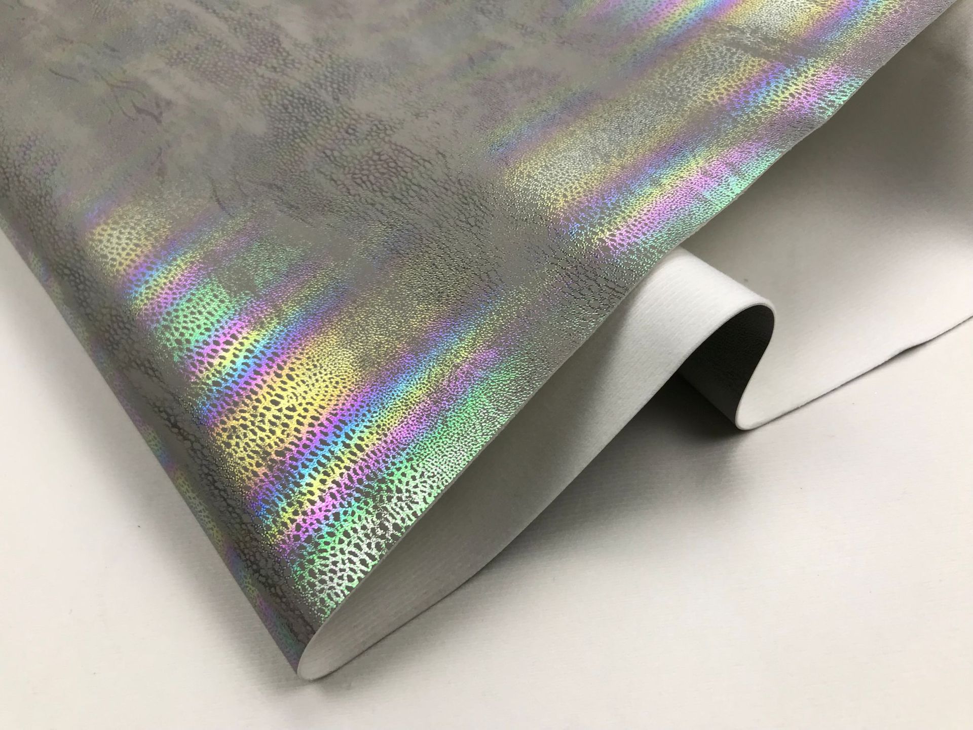 现货幻彩镭射渐变pu皮革老鼠纹圆点球纹手袋箱包软包沙发装饰面料