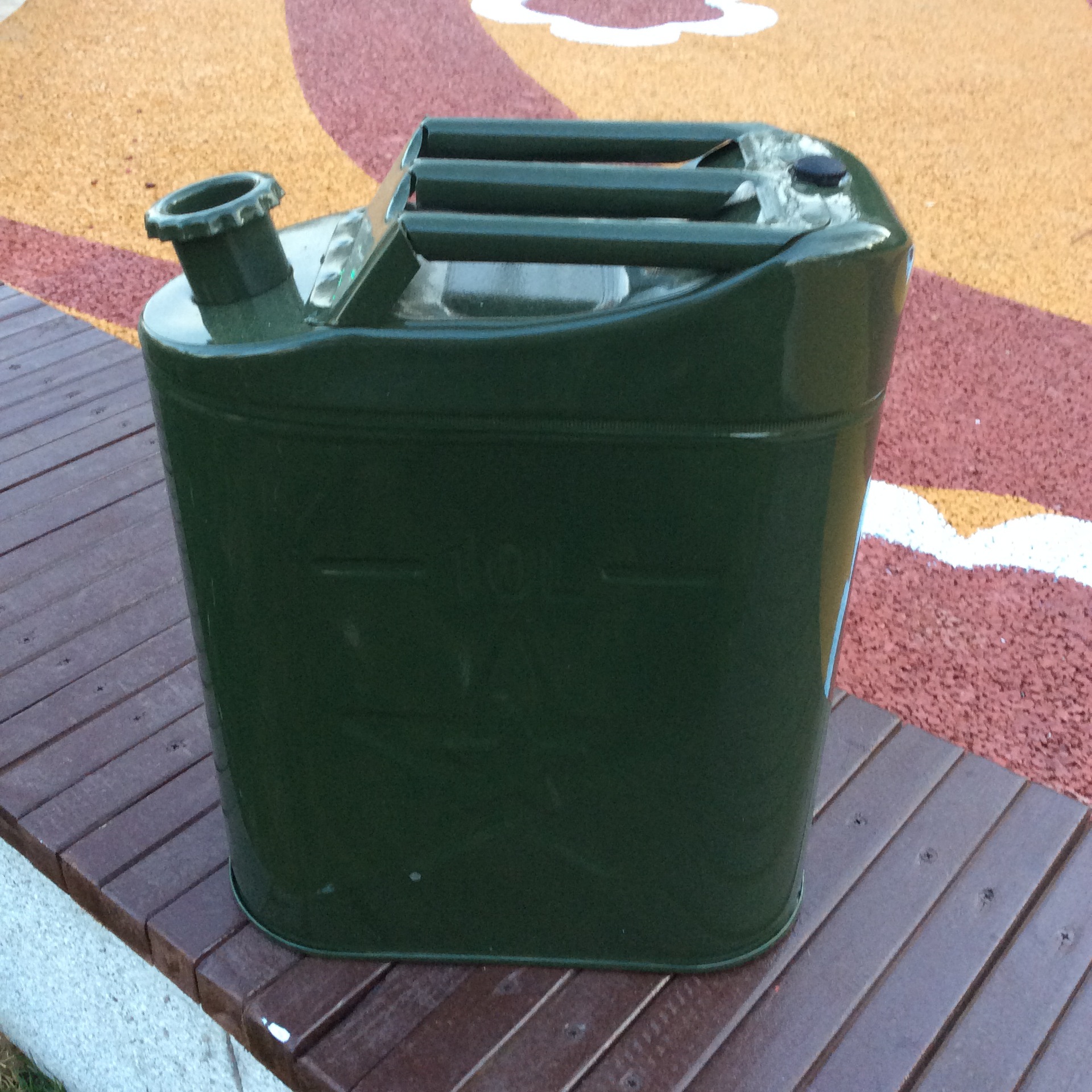 厂家批发加厚汽油桶40升30升20升10l铁油桶汽车摩托车备用汽油桶