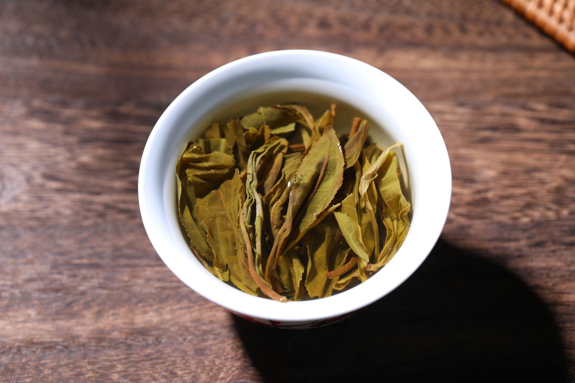 厂家批发云南普洱茶叶生茶饼曼撒七子饼单株明前头春普洱茶饼生普