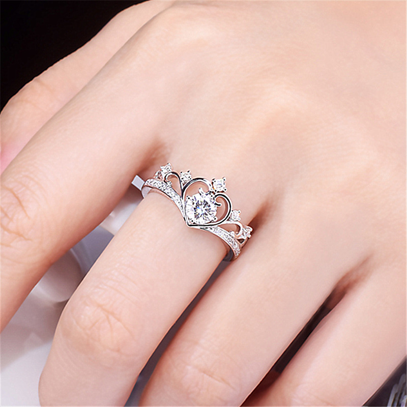 甜美爱心形桃心镶钻戒指女镀18k白金1克拉钻石公主皇冠甜美订钻戒