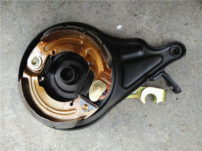 电动车涨刹110型内涨随动车闸电机一体化毂闸后鼓刹总成刹车块