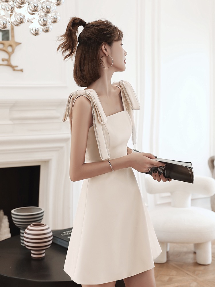 2021秋冬新款韩版蝴蝶结亮钻杏色小礼服女聚会生日宴会优雅礼服裙