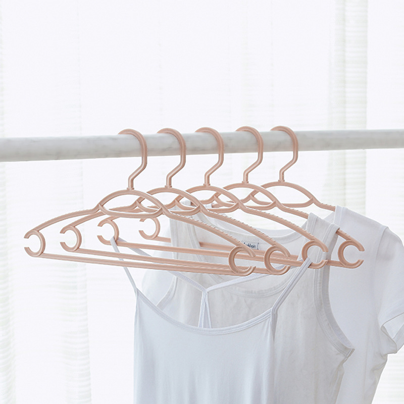 厂家直销家用塑料晾衣架加宽肩防滑晾衣架多功能仿变形无痕衣服架