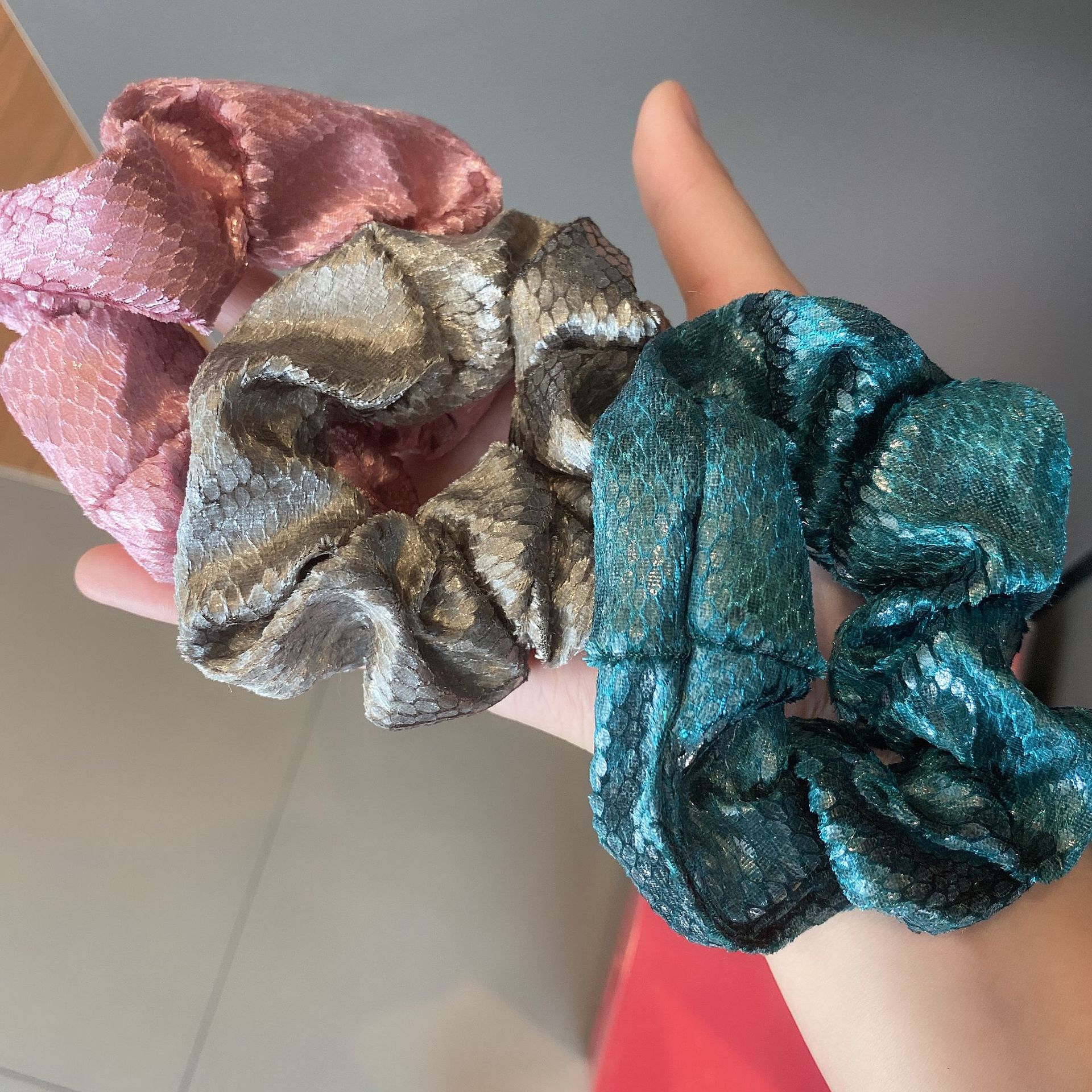 秋冬镭射亮咖色蛇纹大肠发圈扎马尾发圈