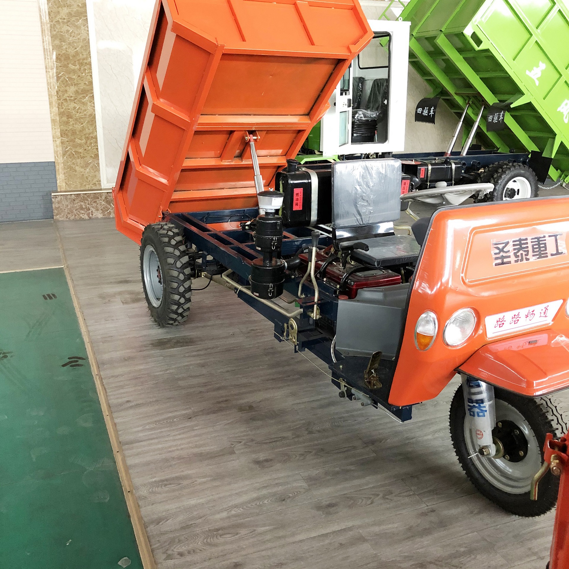 农用工地柴油翻斗三轮车工程用自卸燃油三马子农用爬坡拉货运输车