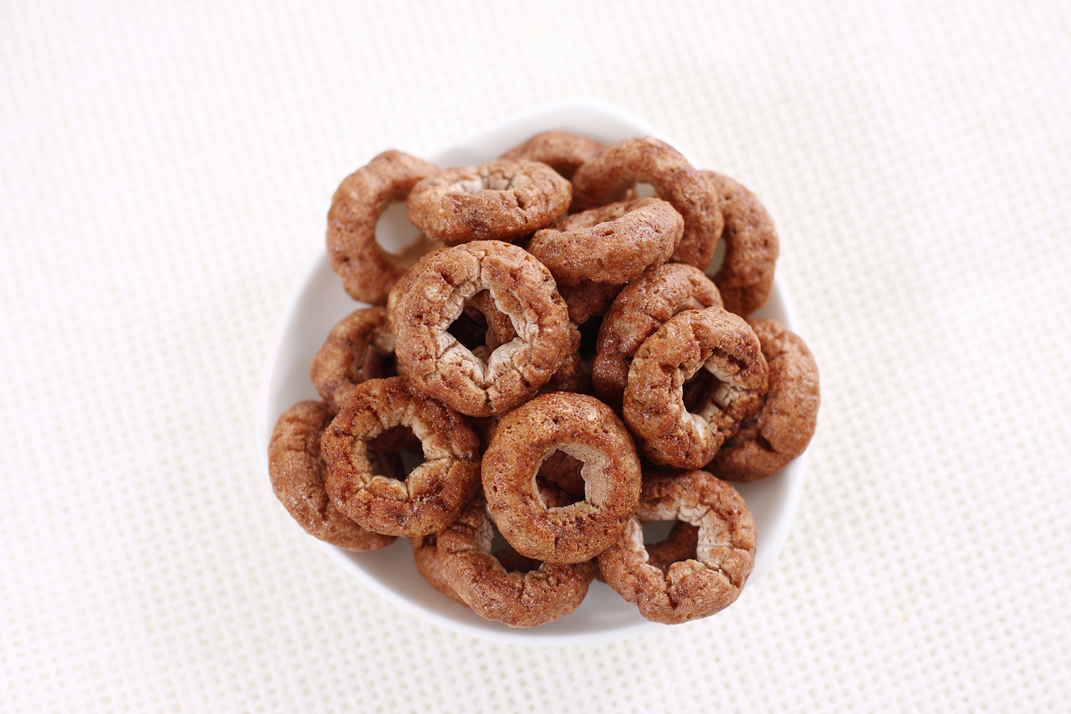 马来西亚原装 洛当巧克力味玉米圈 休闲膨化零食袋装批发60g