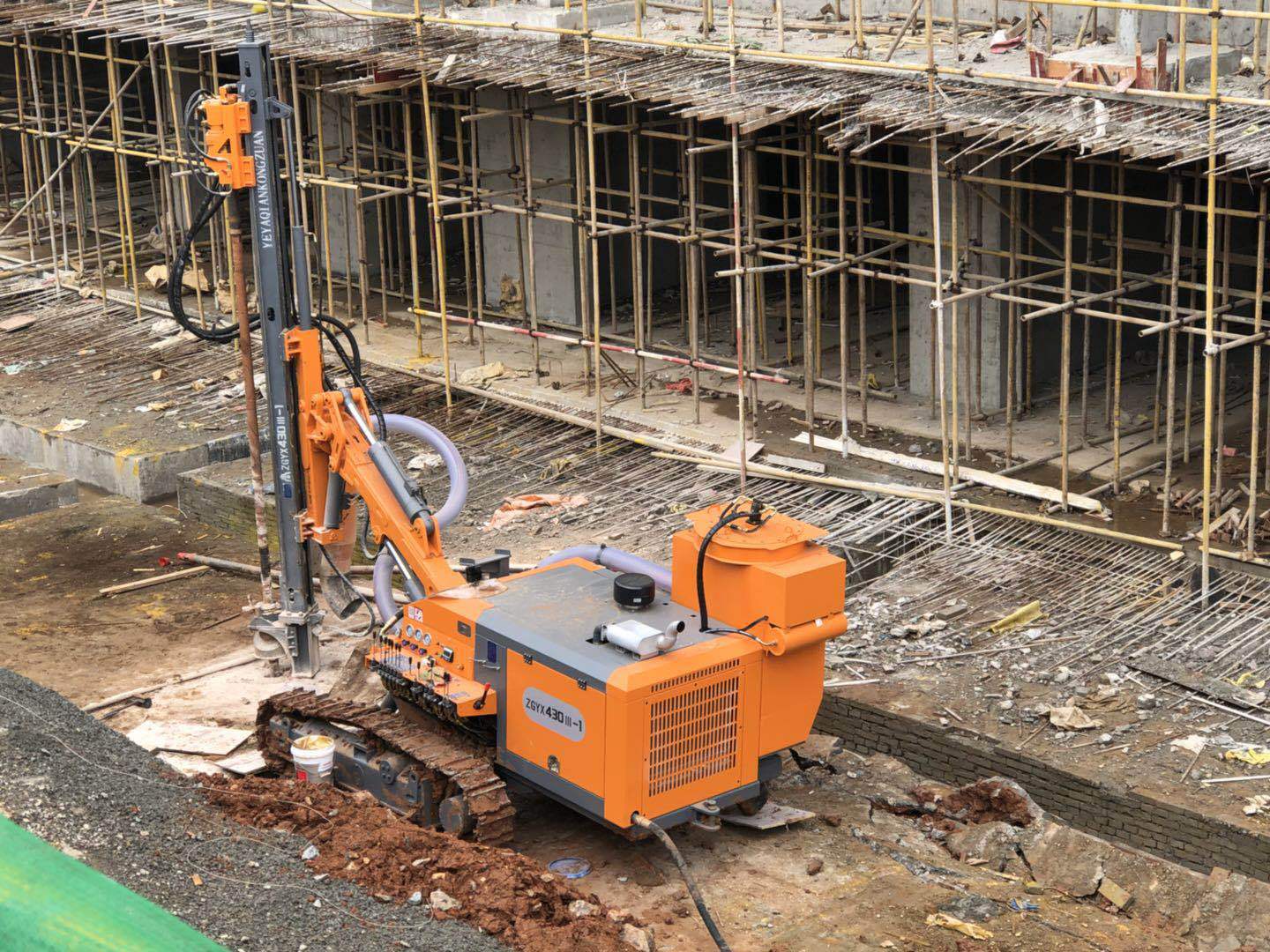 中山志高zgyx430液压行走潜孔钻机干式集尘钻车