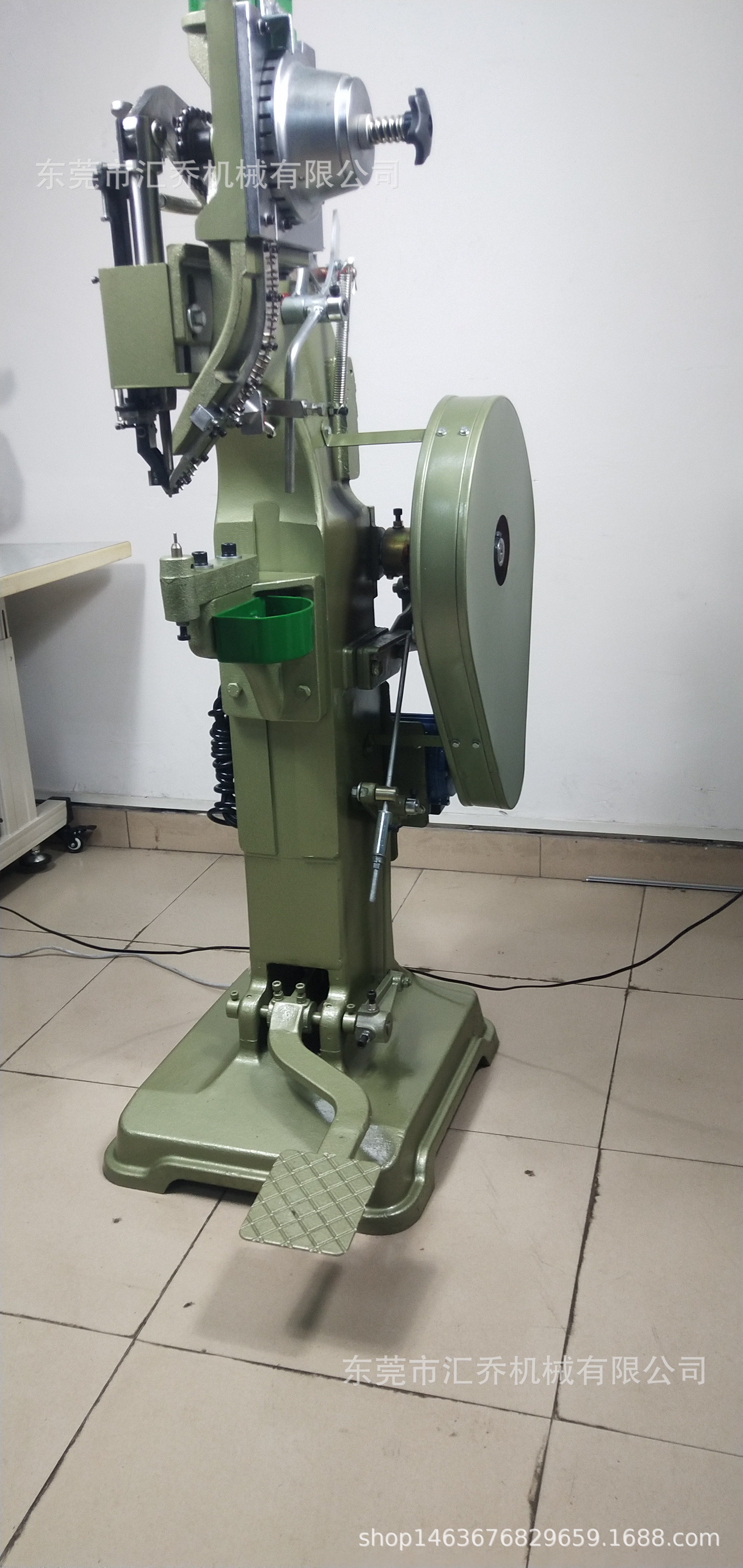 机器适用于:空心钉,半空心钉,中空钉之铆合,为制衣,制鞋,文具,皮具