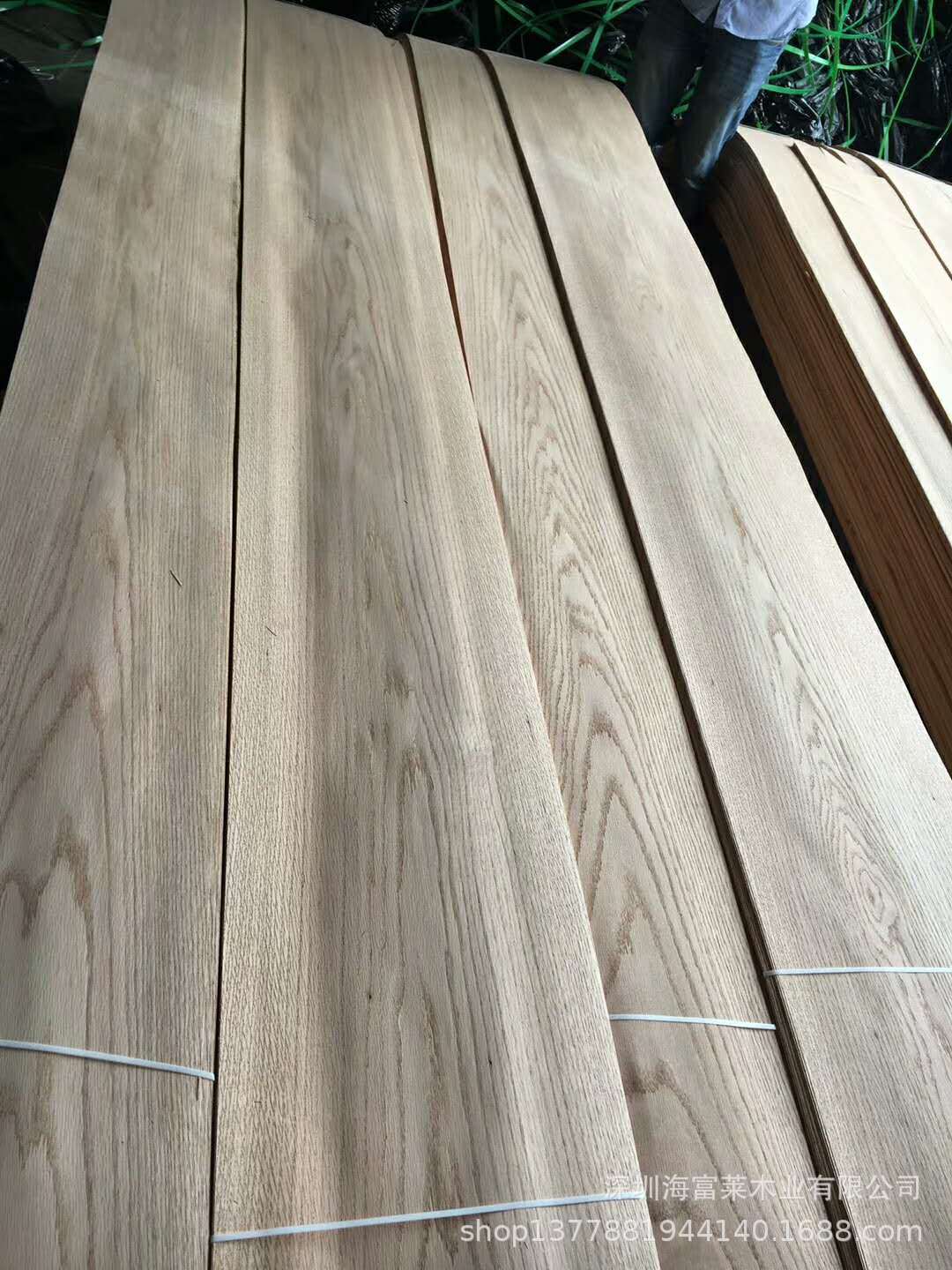 水洗黑橡木皮涂装板 天然红橡免漆木饰面板 白橡背景墙木皮护墙板