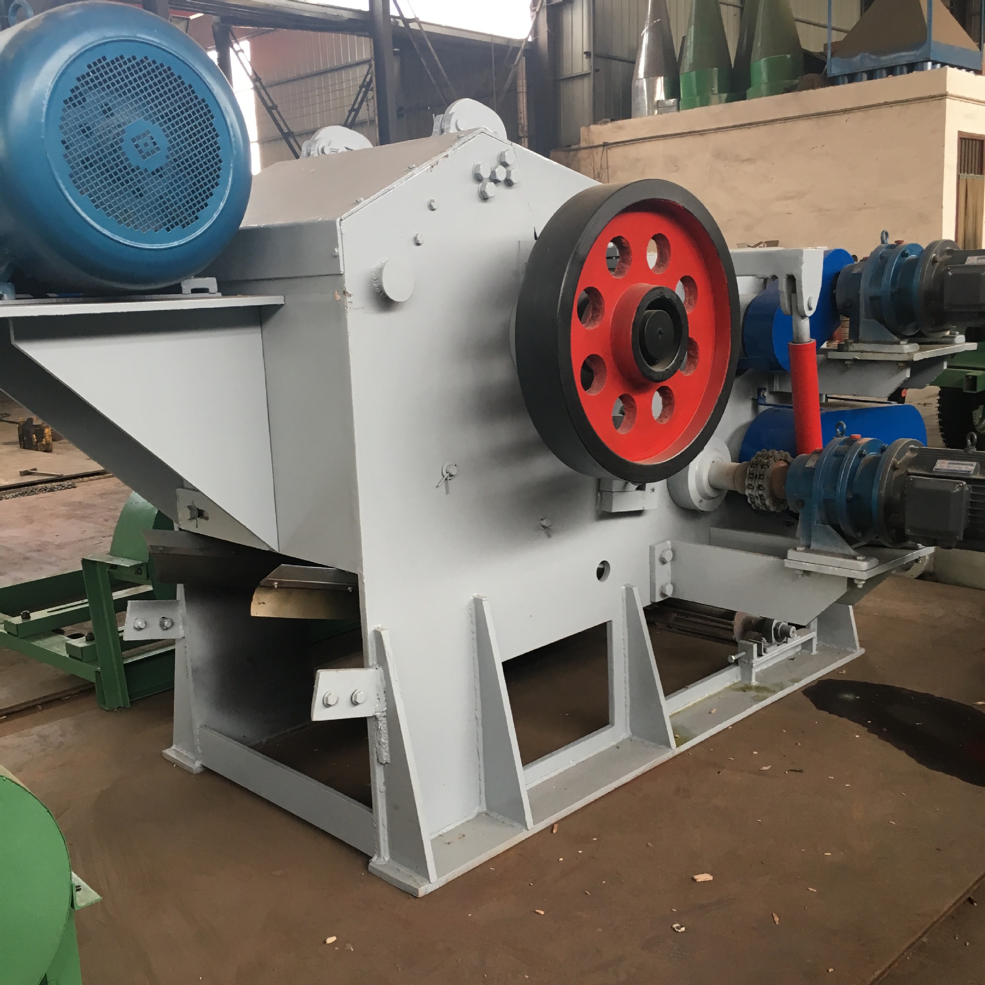 供 216鼓式木材原木削片机 液压强制进料粉碎机 大型木材加工设备