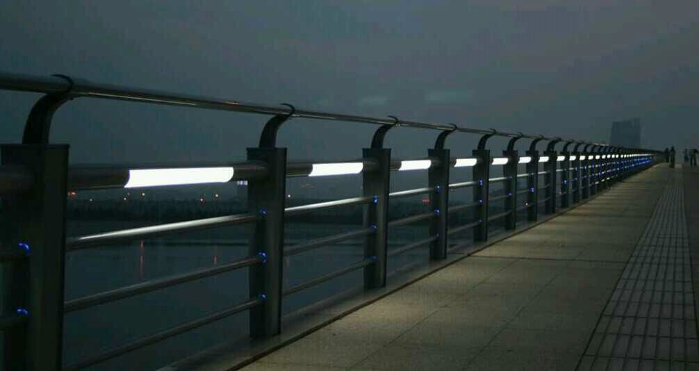 桥梁河道灯光护栏道路灯光亮化防护栏景观道路防撞桥梁护栏