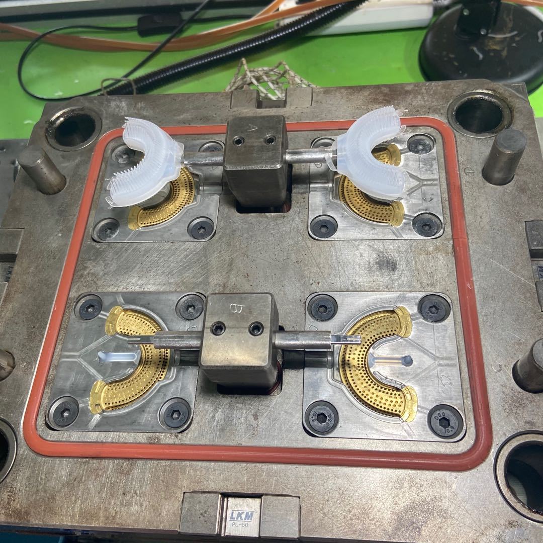 液态硅橡胶制品定制开模硅胶模具开模定制加工杂件导电胶模具开模