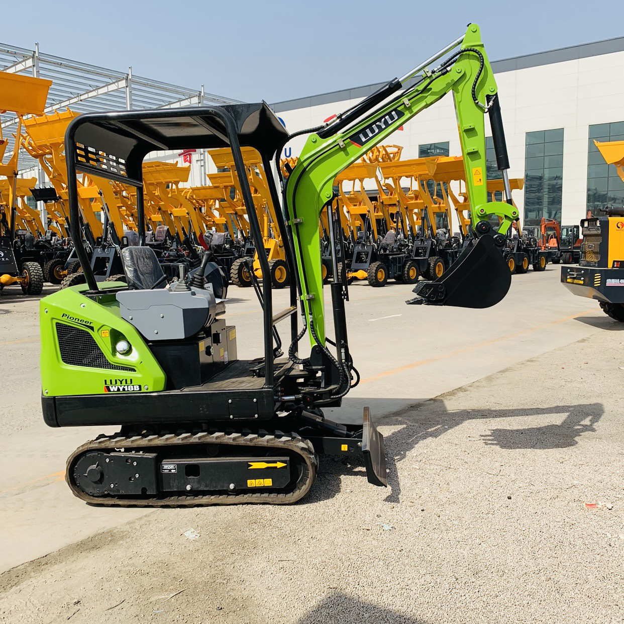 鲁宇全新18挖机履带式小挖机农用小型挖掘机生产厂家批发价格