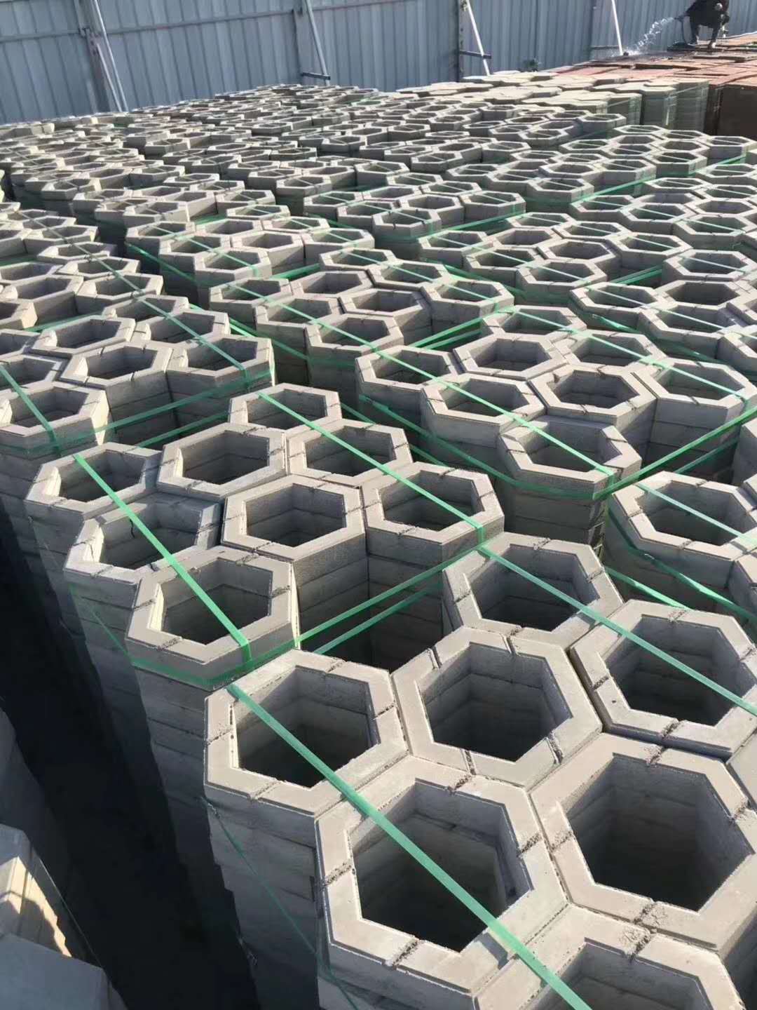 六棱护坡空心砖专业厂家大量生产预制水泥制品 规格齐全 品种多样