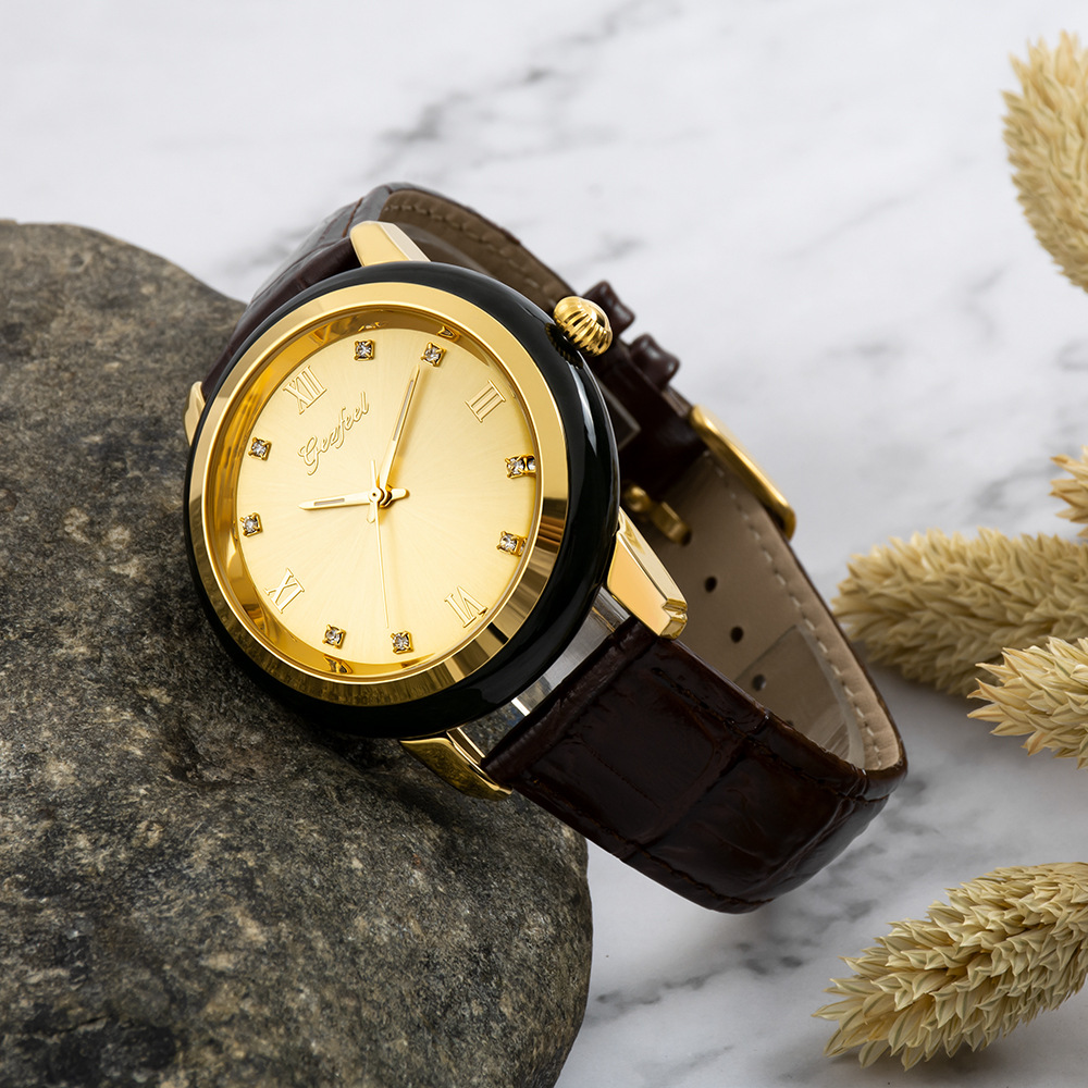 戈菲尔上新和田玉青玉金色太阳纹石英日历防水情侣表