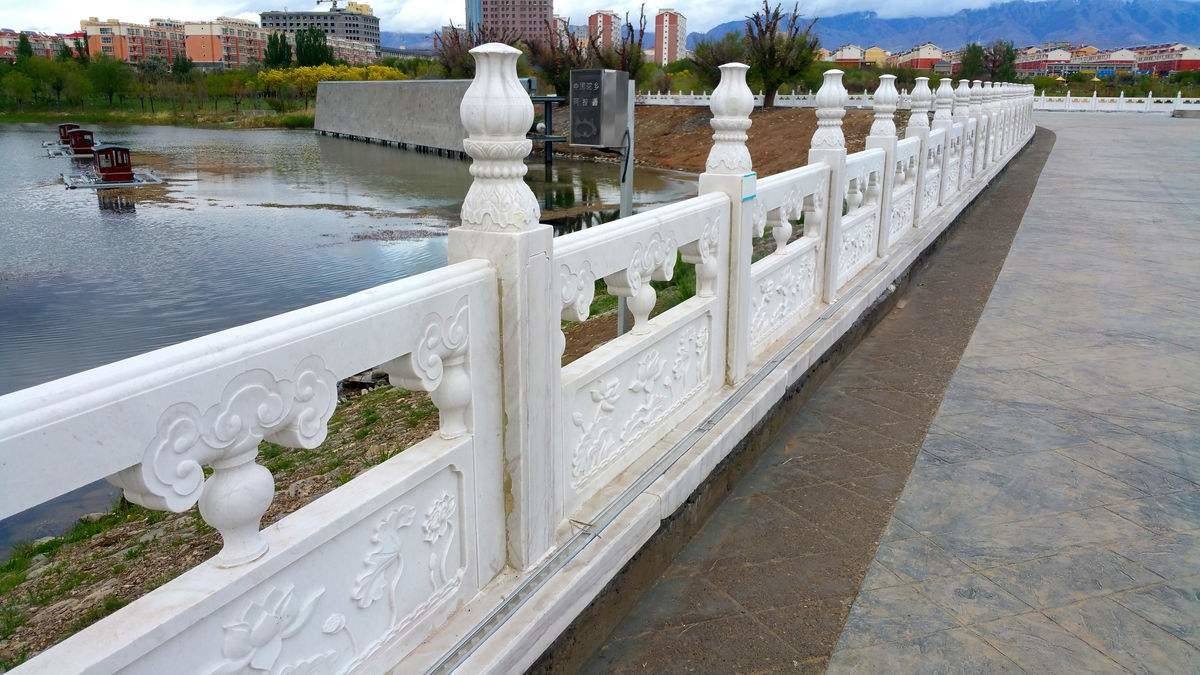 1,河堤边的石材栏杆