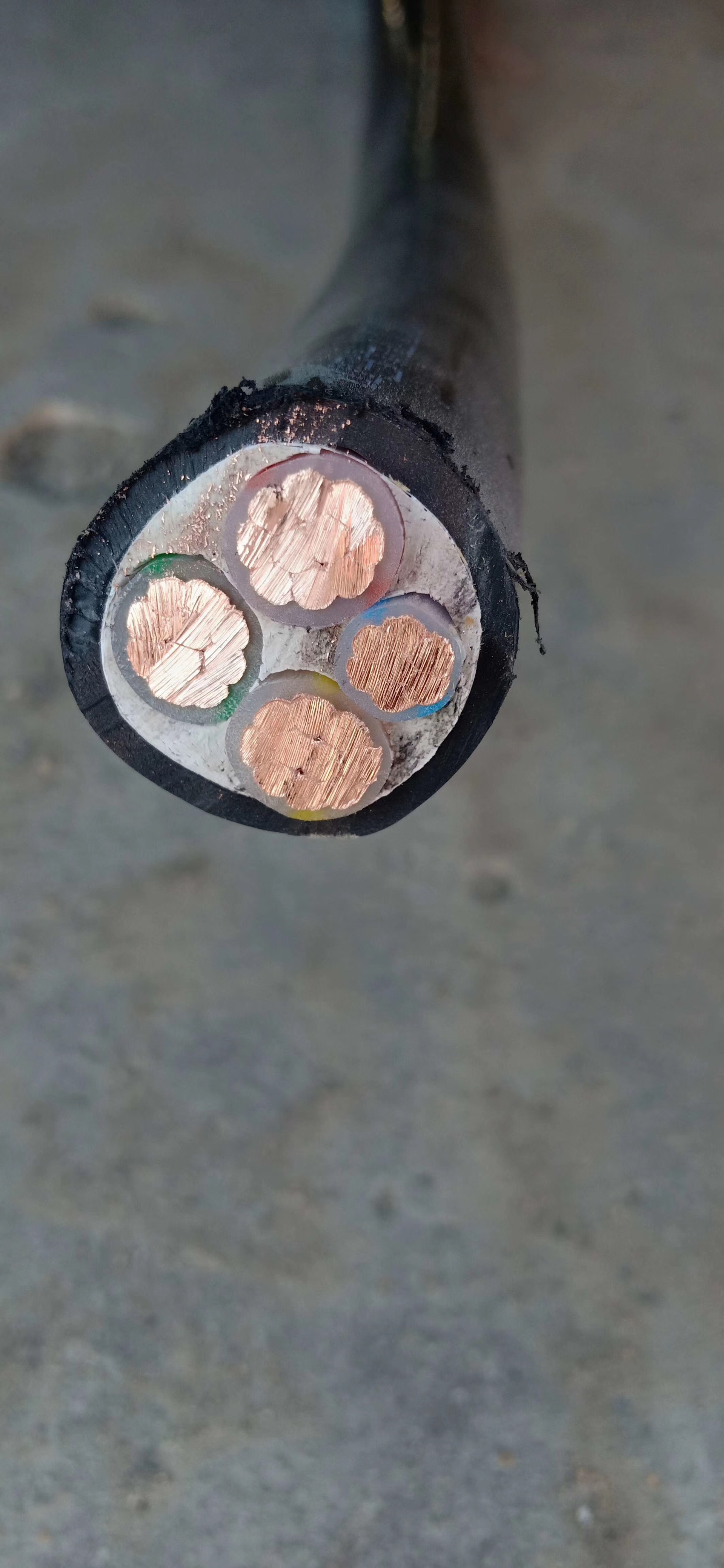 yjv22铜电缆3*35 2×16平方现货储备铜芯硬线铠装阻燃