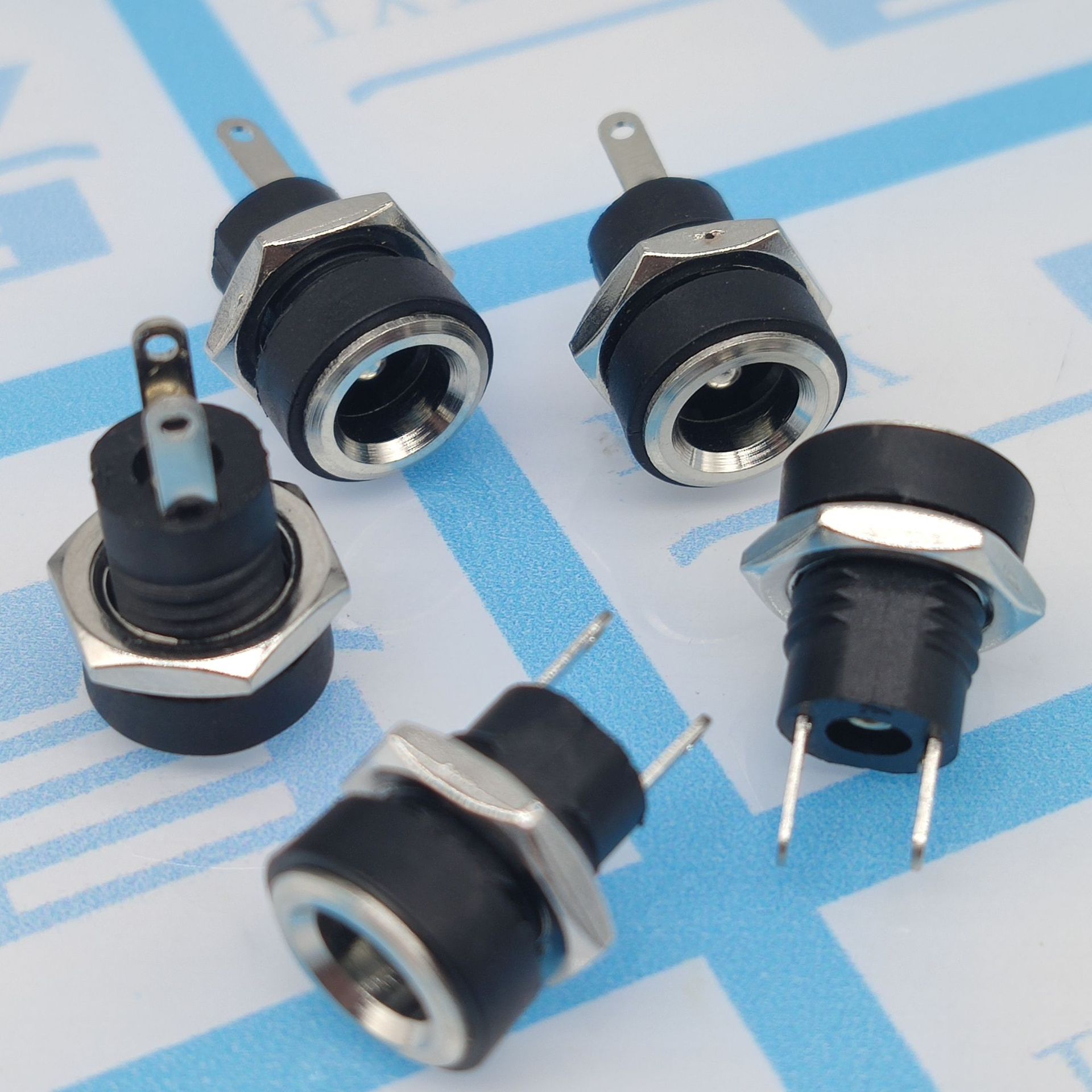 dc022b 纯铜电源母插座 面板孔安装 5.5*2.1mm 两脚座子焊线式