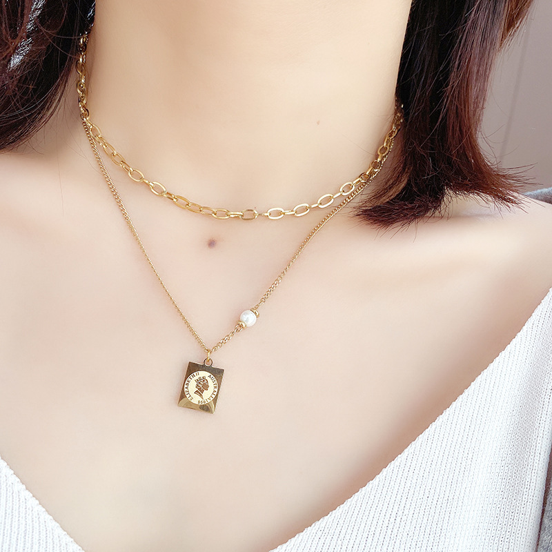 钛钢女王头像吊坠项链女 新款潮叠戴双层珍珠金属链子短款锁骨链