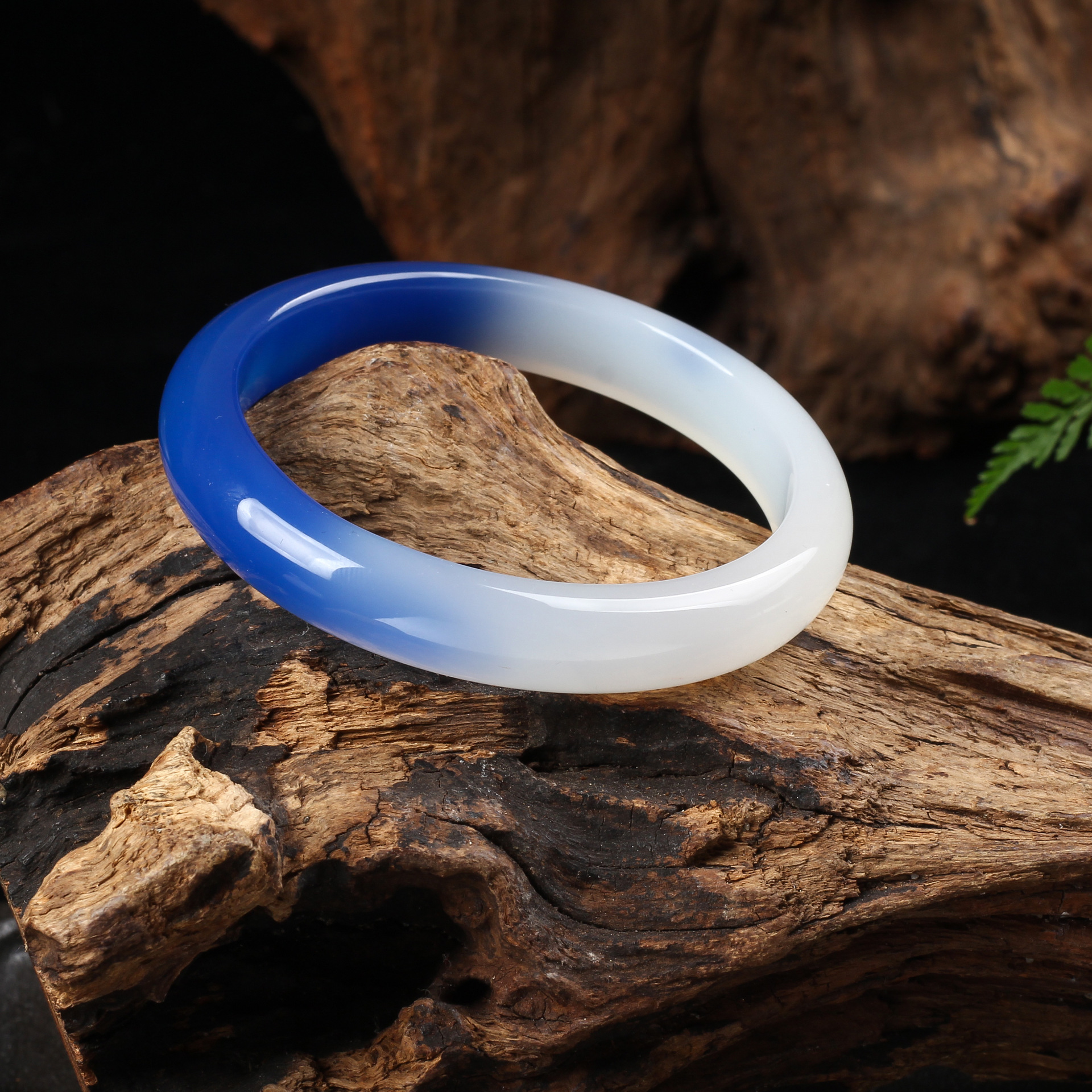 天然玛瑙玉髓手镯天空蓝渐变色玉质冰透明净水润无杂无裂女士手镯