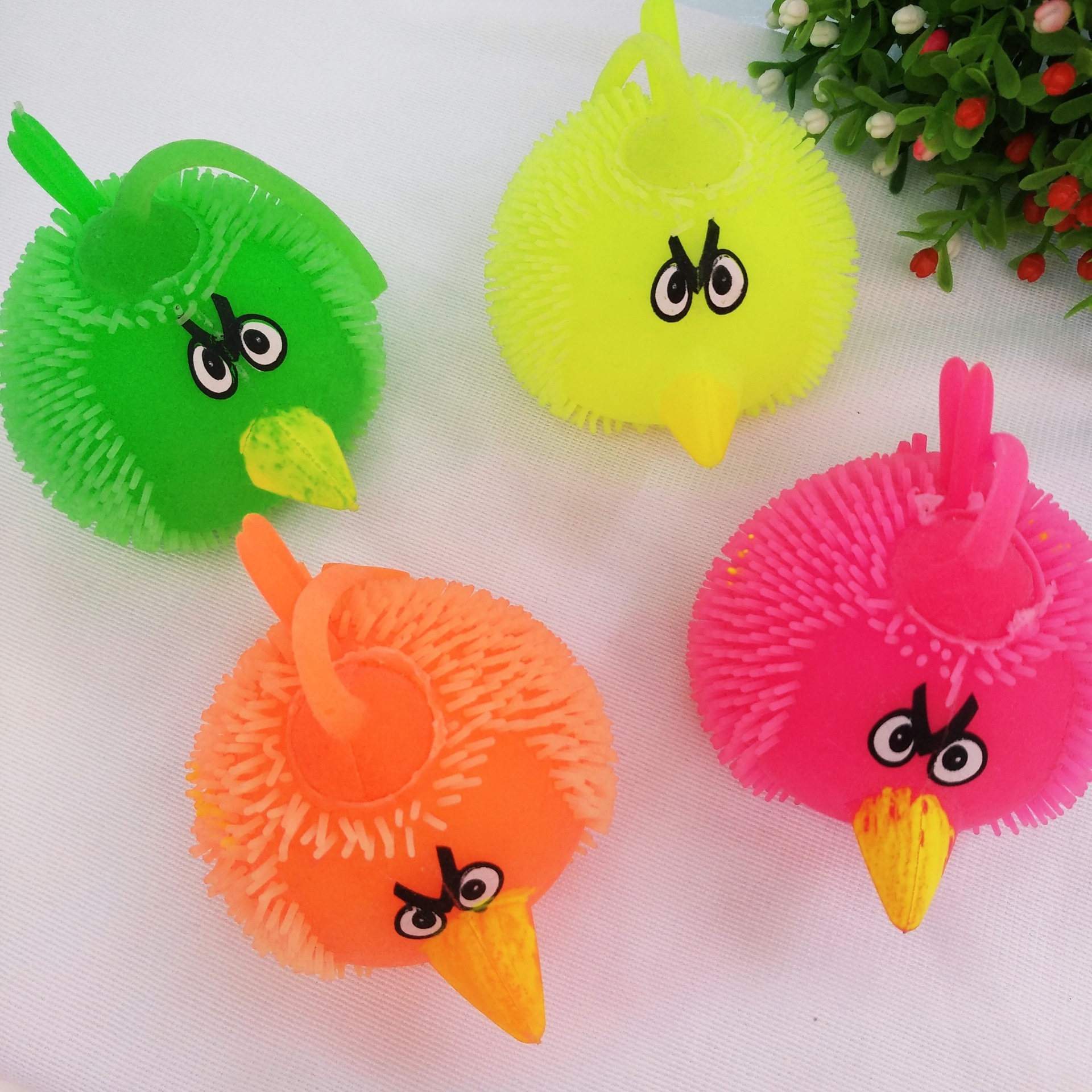 厂家直销挤压造型闪光发泄球儿童搞怪创意减压发泄发光毛毛球玩具