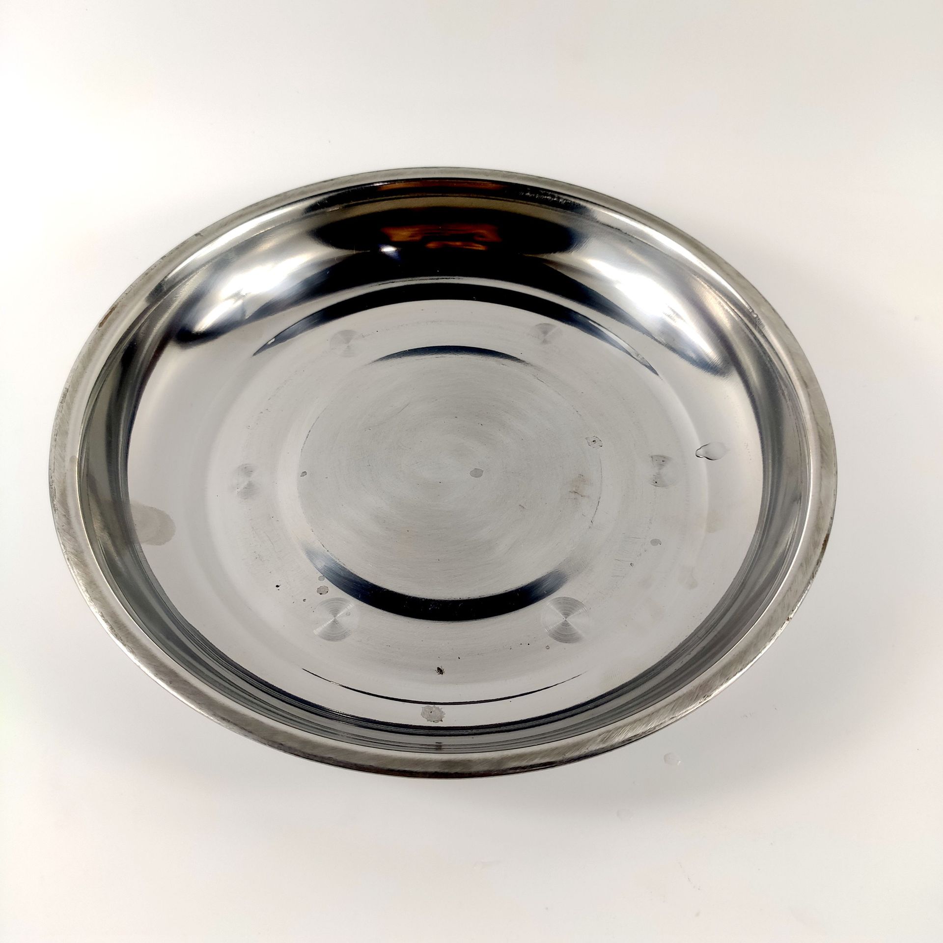 不锈钢22cm圆盘带磁浅盘子家用菜盘水果盘小碟子烧烤盘2元店货源