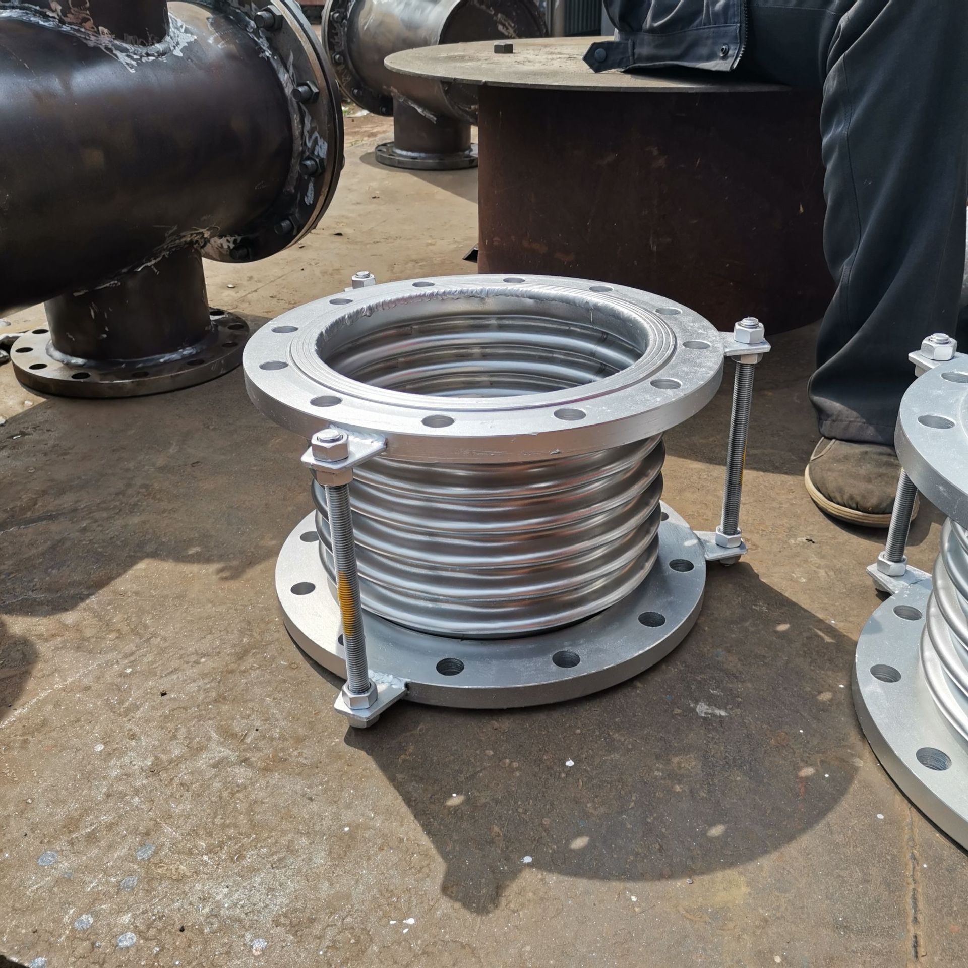 金属波纹补偿器 圆形不锈钢金属膨胀节 内压式补偿器