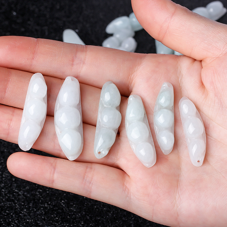 天然a货缅甸翡翠玉石四季豆吊坠女玉豆挂件福豆挂坠手工雕刻吊坠